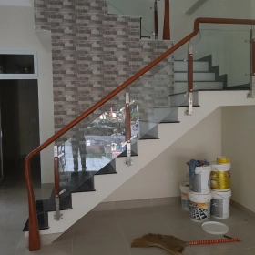 CHUYÊN THI CÔNG THIẾT KẾ,LẮP ĐẶT CẦU THANG LAN CAN KÍNH ,GIÁ RẺ NHẤT BIÊN HÒA ĐỒNG NAI