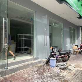 KÍNH CƯỜNG LỰC – VÁCH KÍNH TẮM LÙA,KÍNH BẢN LỀ SÀN,KÍNH BẢN LỀ KẸP,GIÁ RẺ NHẤT BIÊN HÒA ĐỒNG NAI