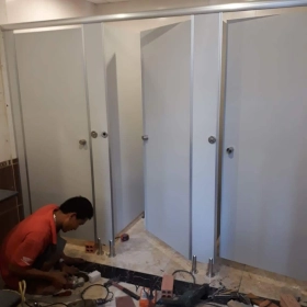 CHUYÊN THI CÔNG ,SỬA CHỮA, LẮP ĐẶT, VACH NGĂN COMPACT, VÁCH KÍNH CƯỜNG LỰC ,VÁCH NHÔM KÍNH UY TÍN 
