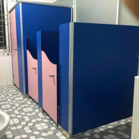 Lắp đặt vách ngăn vệ sinh compact HPL các Khu công nghiệp Nhơn trạch Đồng Nai