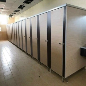 CHUYÊN THI CÔNG LẮP ĐĂT VÀ  CUNG CẤP SỈ VÀ LẺ VÁCH NGĂN VỆ SINH TẤM COMPACT HPL CHẤT LƯỢNG CAO.