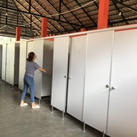 VÁCH NGĂN VỆ SINH COMPACT GIÁ TỐT NHẤT NĂM 2025 TẠI BIÊN HÒA ĐỒNG NAI.