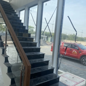 Cửa bản lề sàn ,Vách kính cường lực khung nhôm xingfa  mới nhất  giá tốt năm 2023.