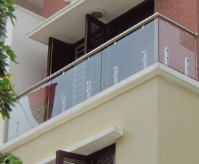 CẦU THANG KÍNH , LAN CAN KÍNH  GIÁ RẺ 