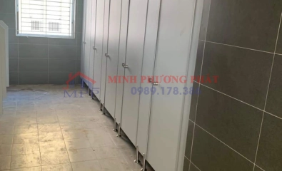 giá vách ngăn nhà vệ sinh