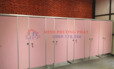 vach ngan phong ve sinh